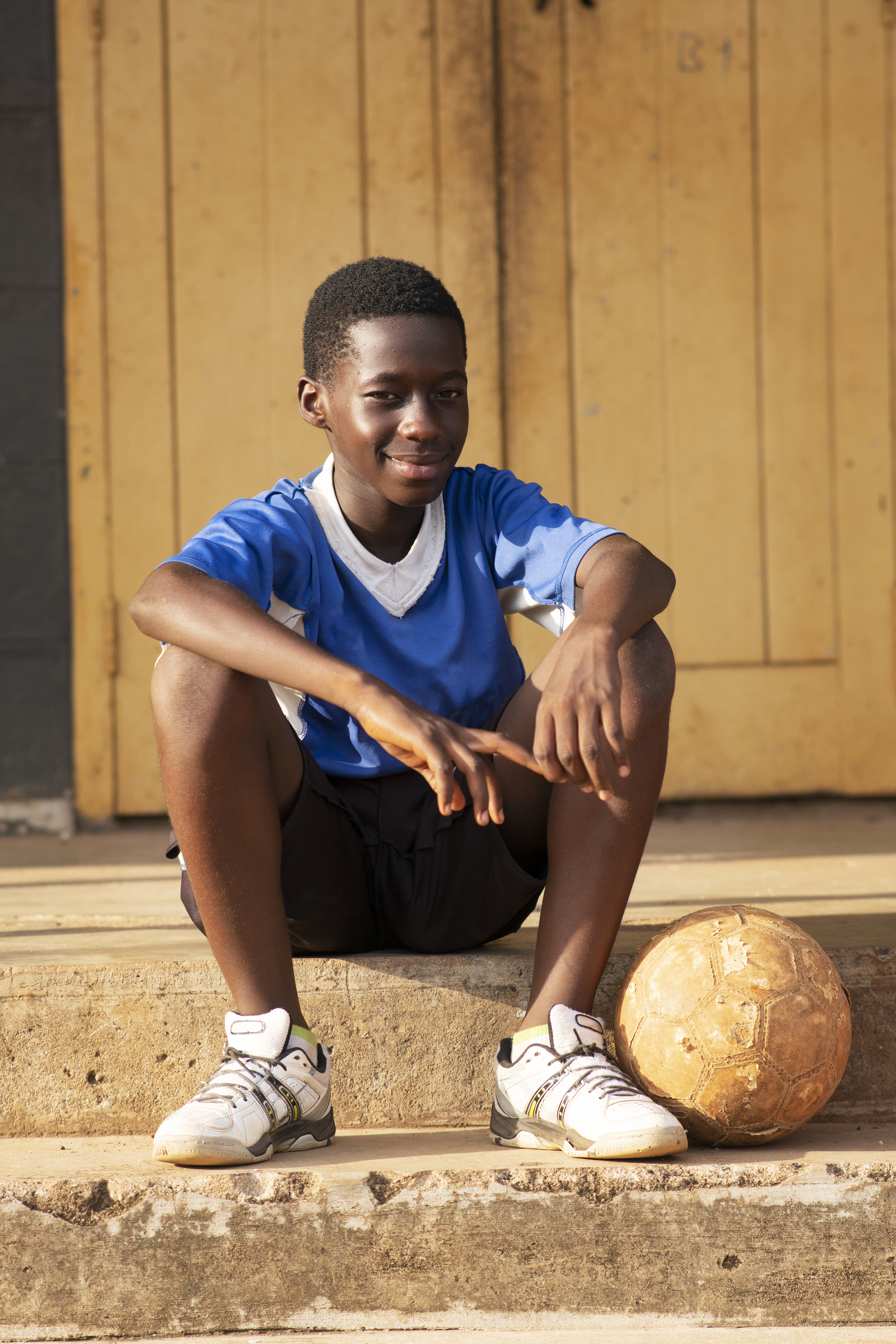 full shot smiley kid sitting stairs (1)